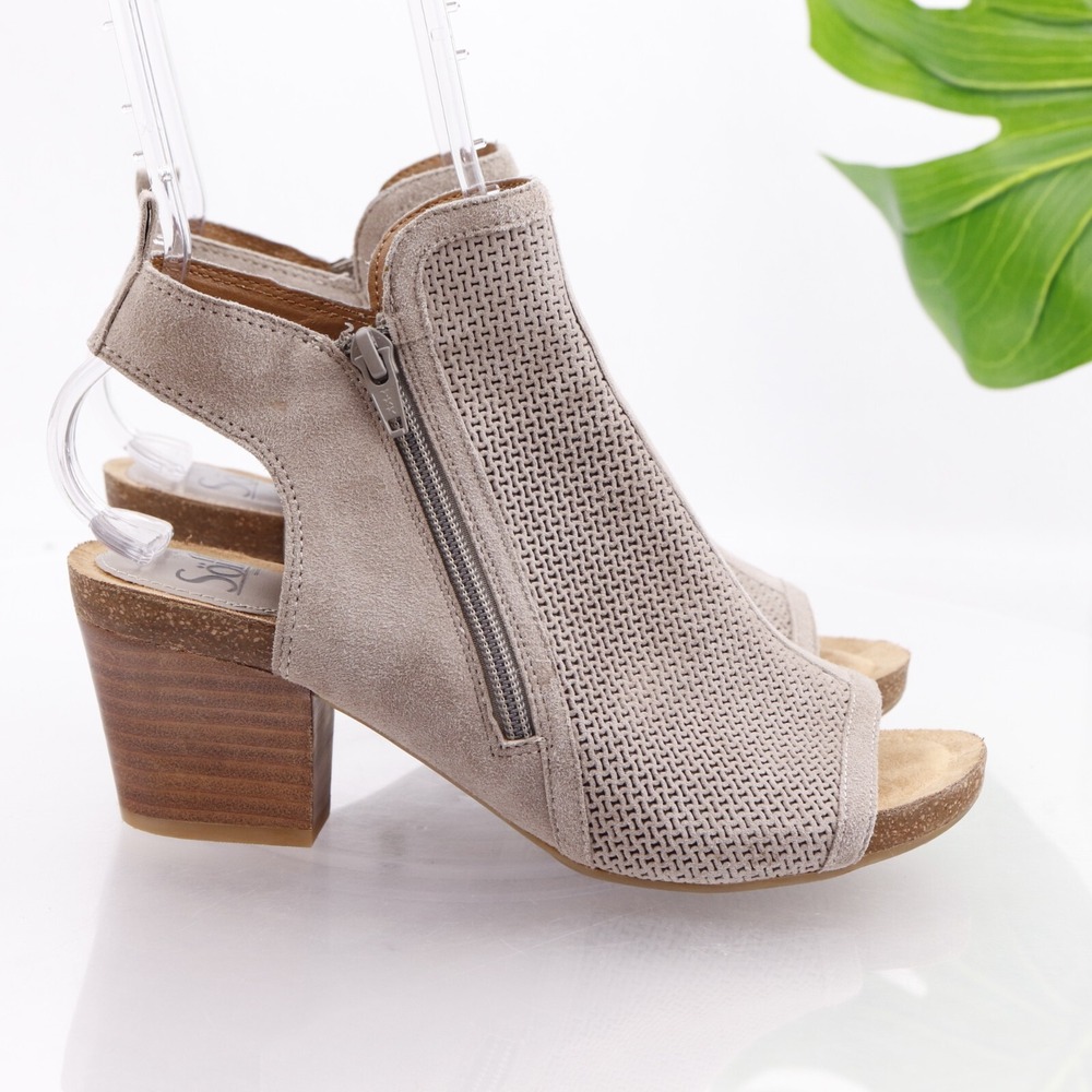 Sofft Sandals Shoe Womens Size 8 Beige Leather Slingback Peep Toe Block Heel Zip